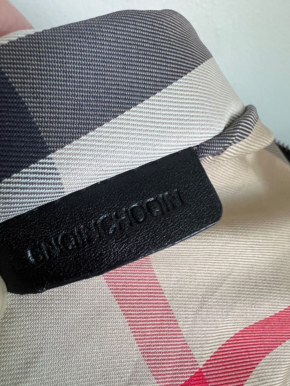 Bolsa tote nylon preta com detalhes em couro — foto 8