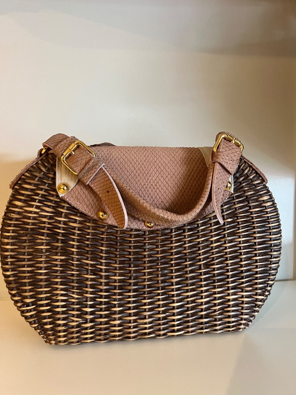 Bolsa de vime com flores de couro e aba creme — foto 6
