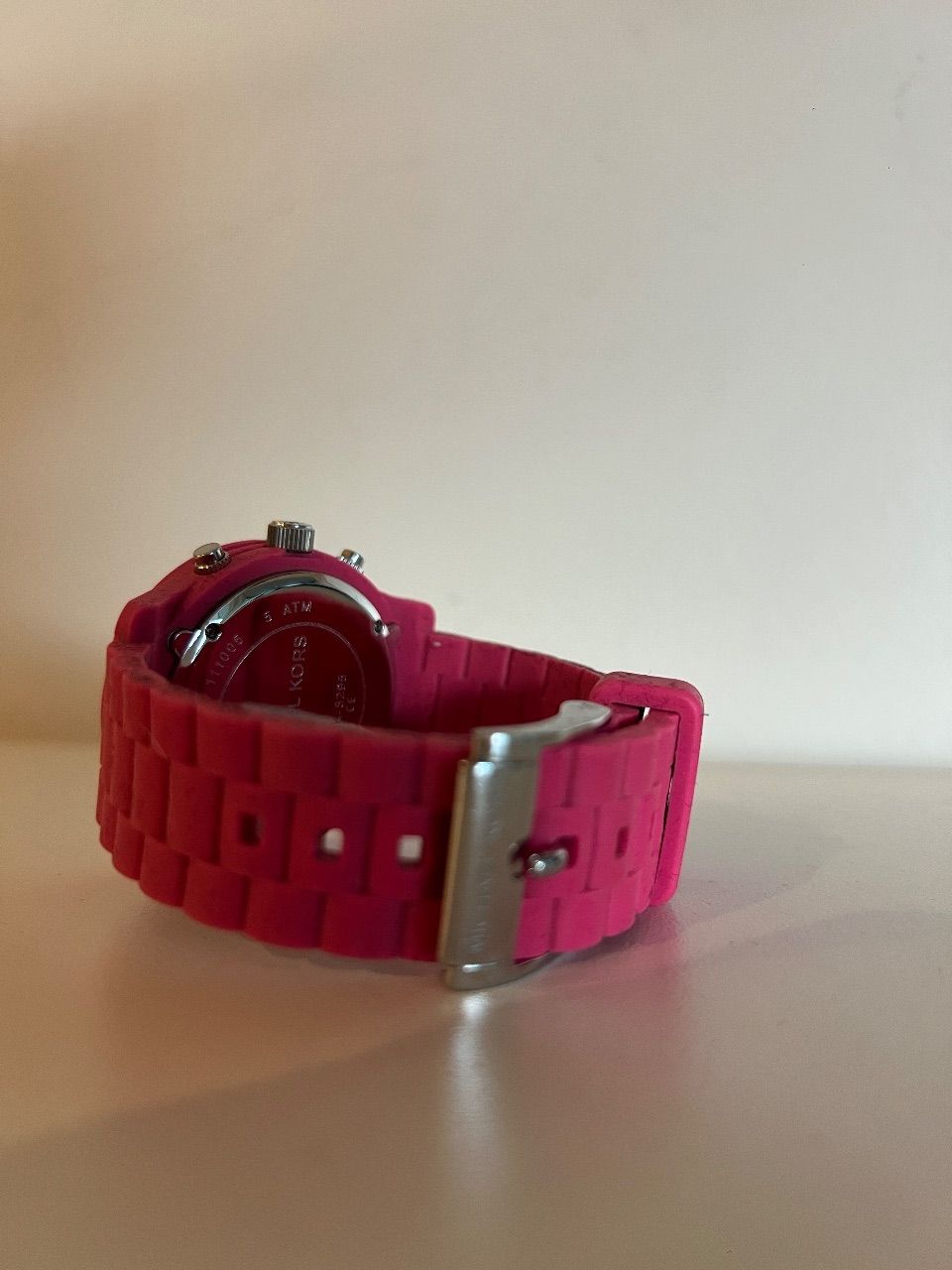Relógio rosa de borracha — foto 2