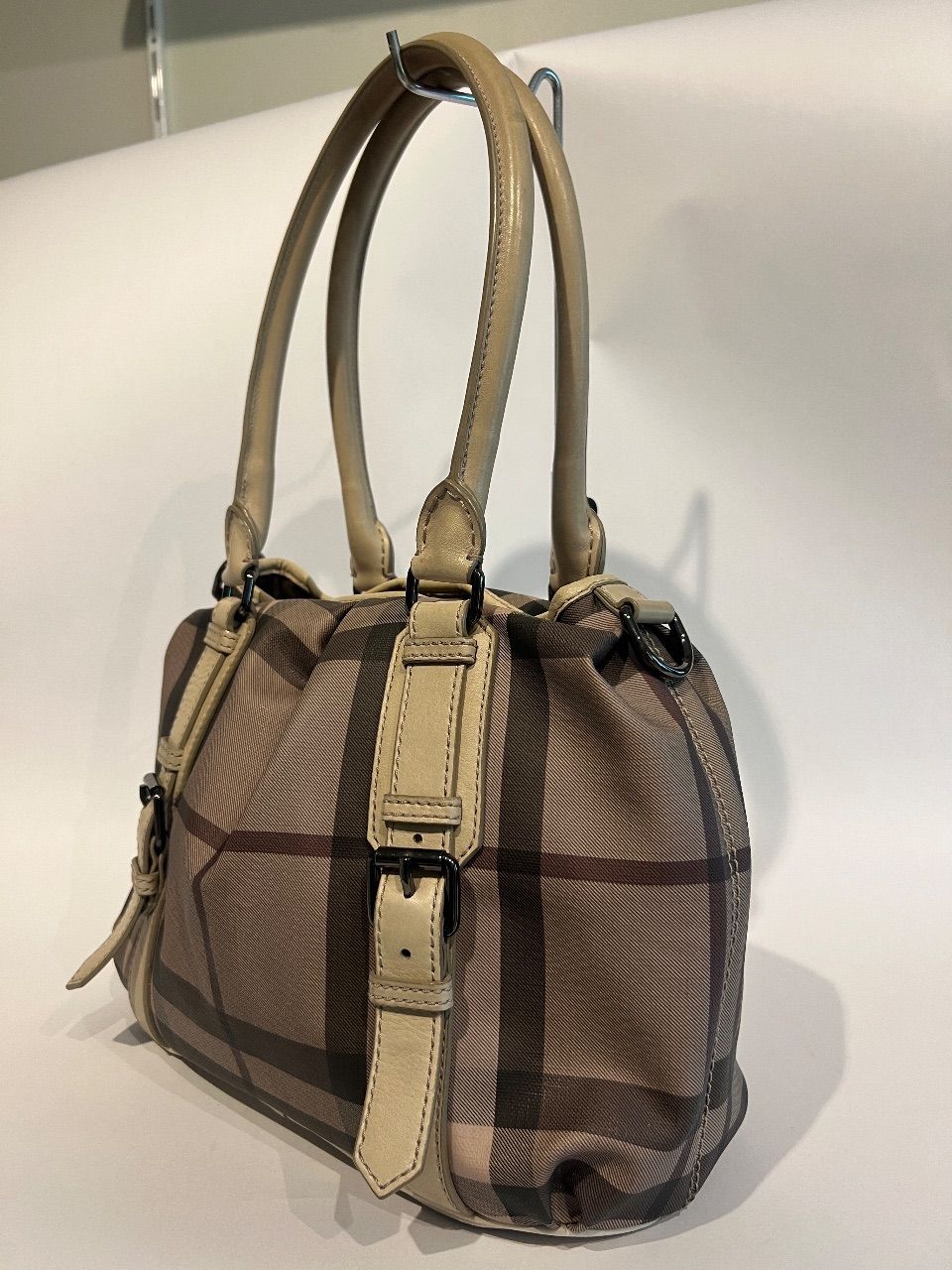 Bolsa tote Smoked Check canvas cinza com alça longa — foto 2