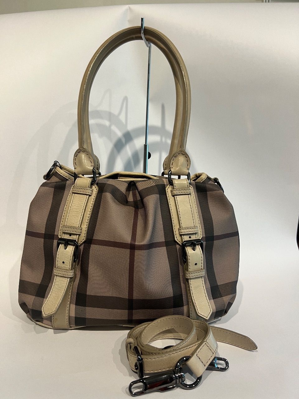 Bolsa tote Smoked Check canvas cinza com alça longa — foto 4
