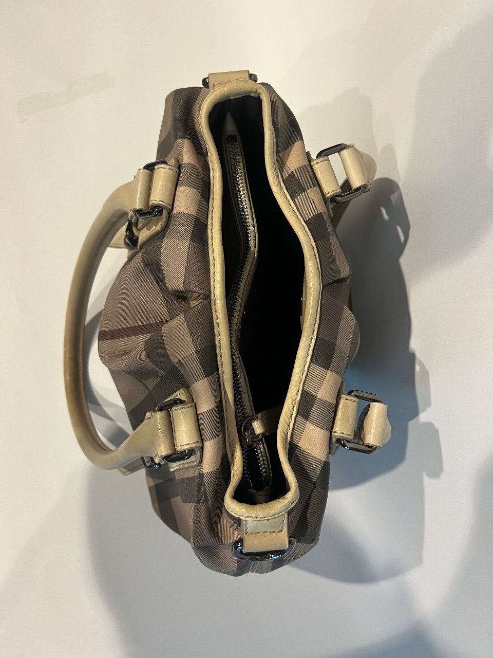 Bolsa tote Smoked Check canvas cinza com alça longa — foto 6