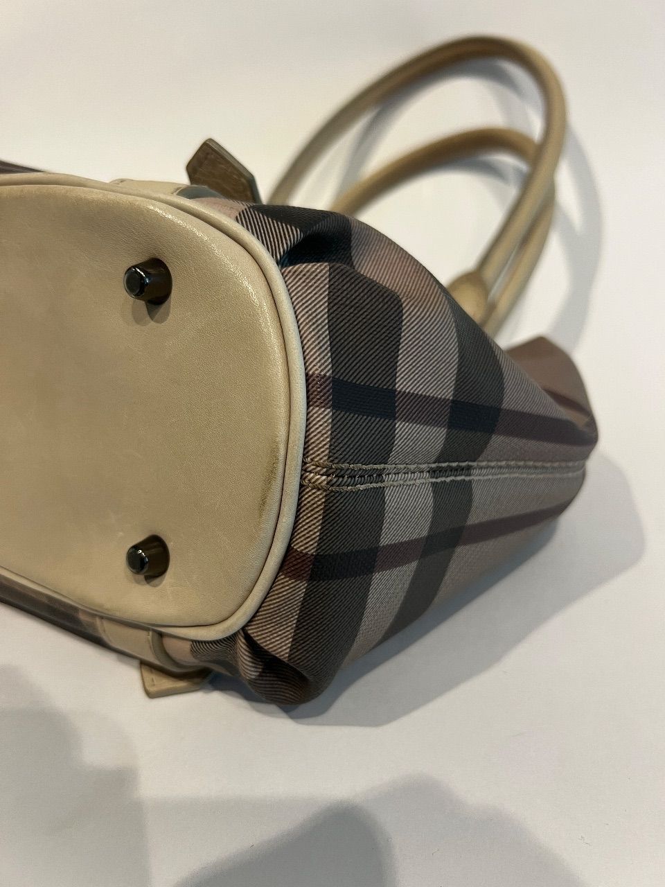 Bolsa tote Smoked Check canvas cinza com alça longa — foto 8