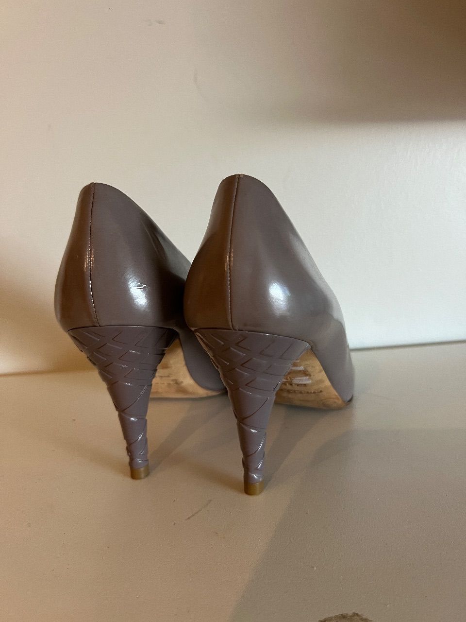 Scarpin bico redondo cinza — foto 2