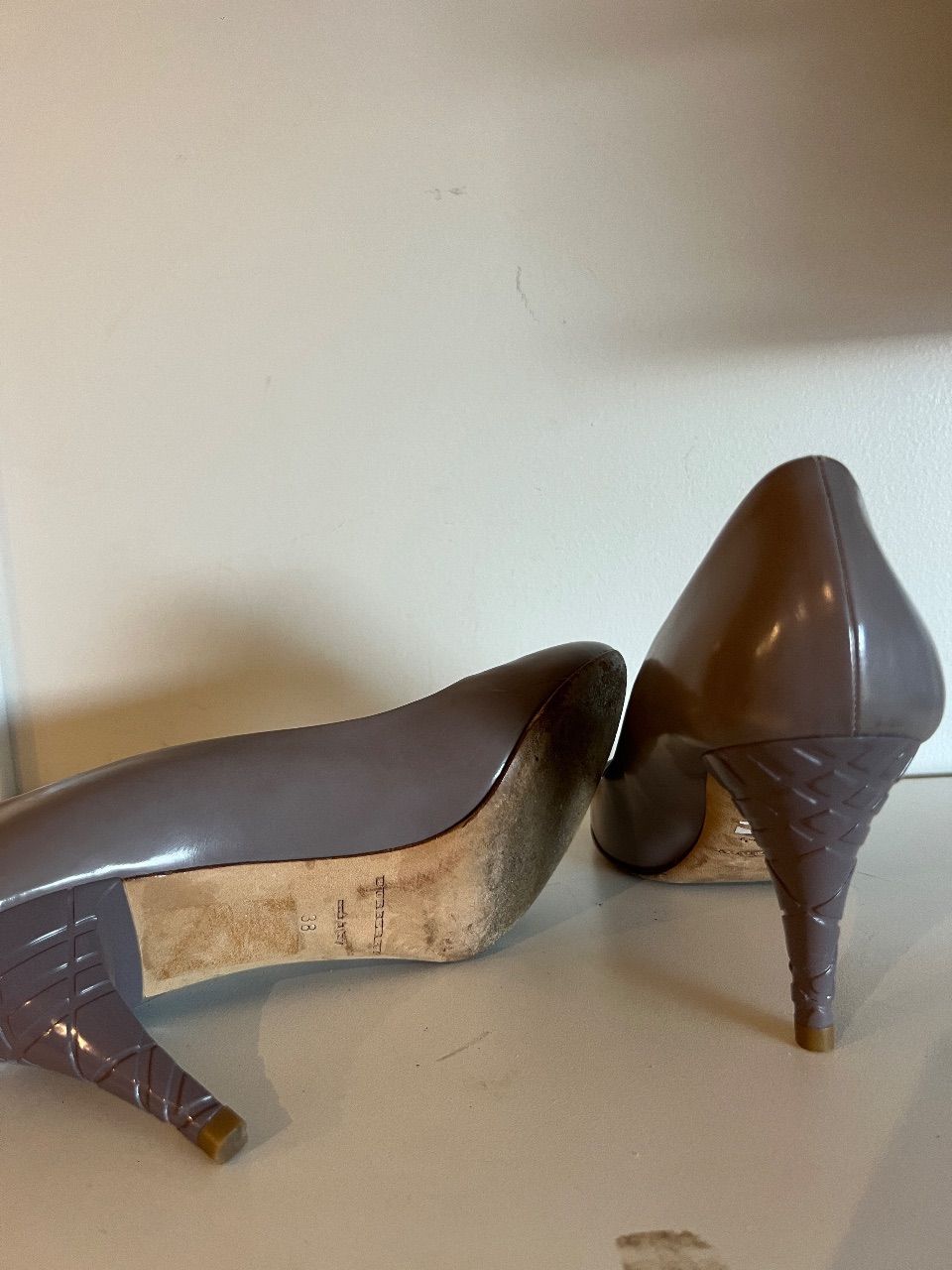 Scarpin bico redondo cinza — foto 3