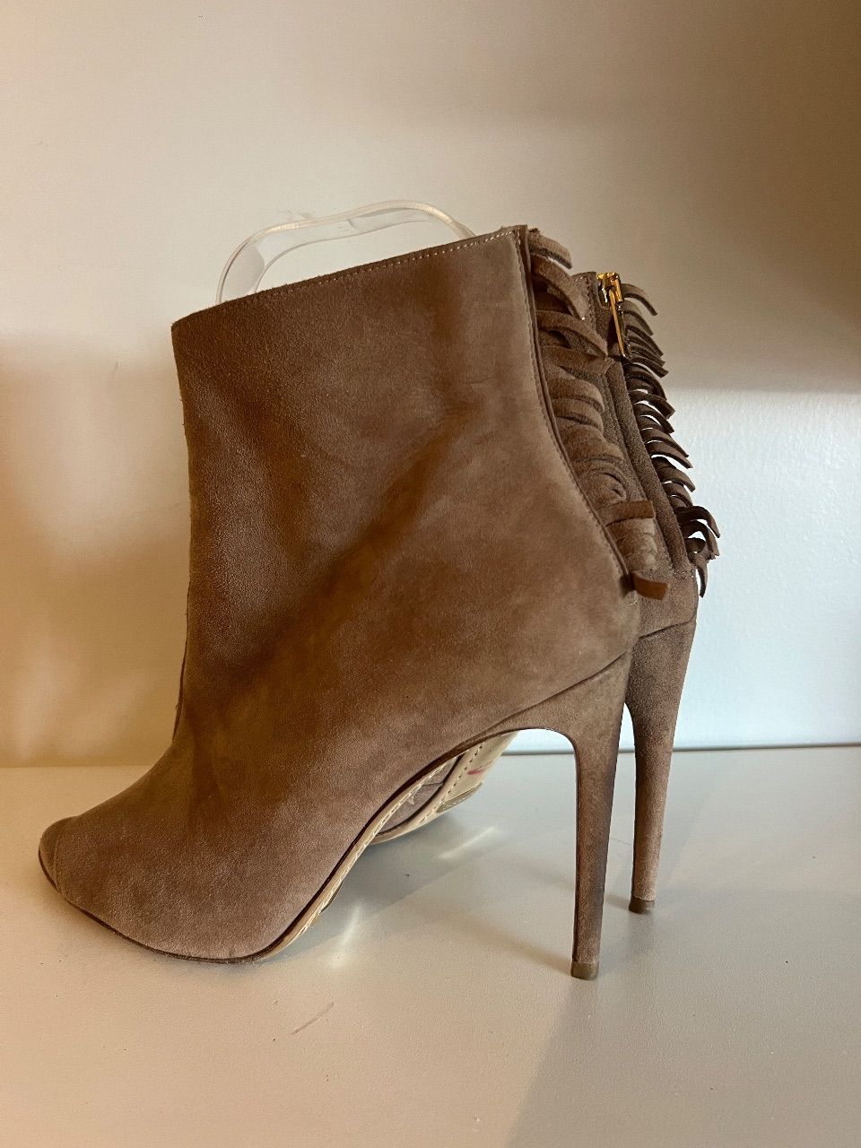 Ankle boot de camurça bege — foto 2