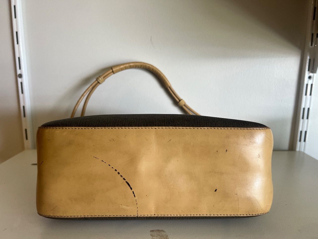 Bolsa hobo monograma marrom com alça caramelo — foto 3