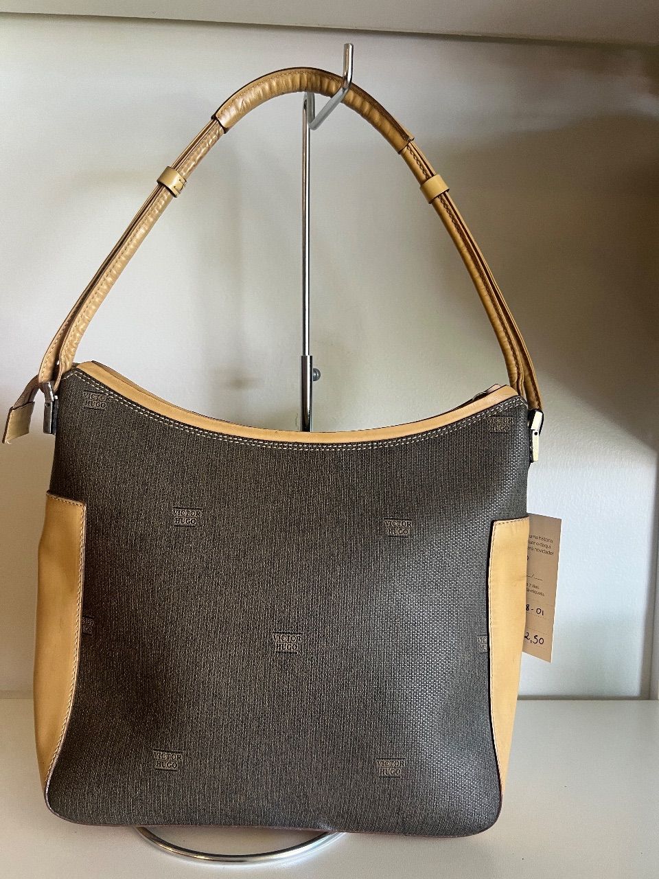 Bolsa hobo monograma marrom com alça caramelo — foto 4