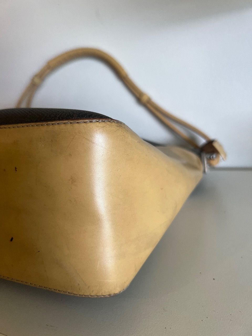 Bolsa hobo monograma marrom com alça caramelo — foto 5