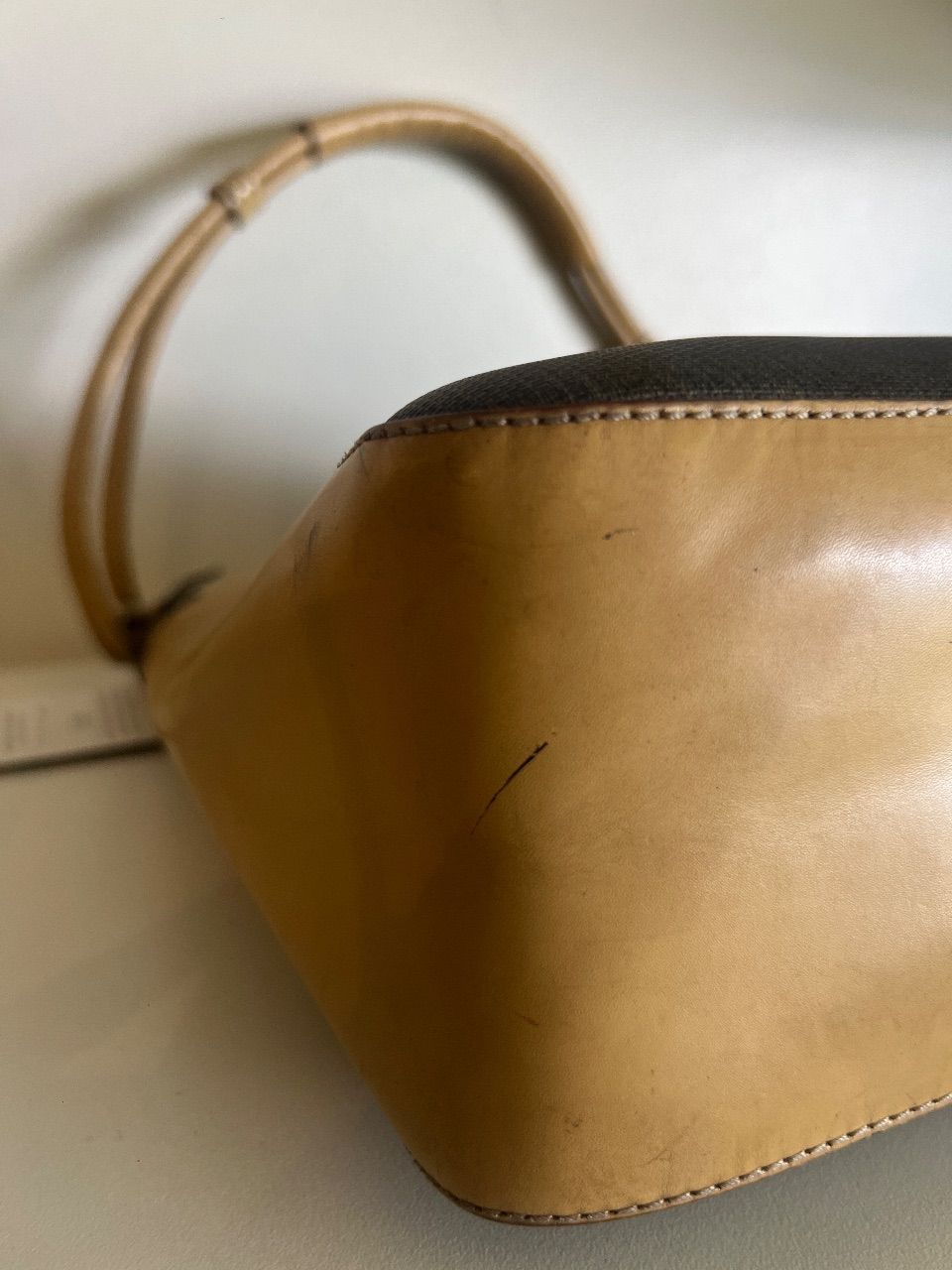 Bolsa hobo monograma marrom com alça caramelo — foto 6