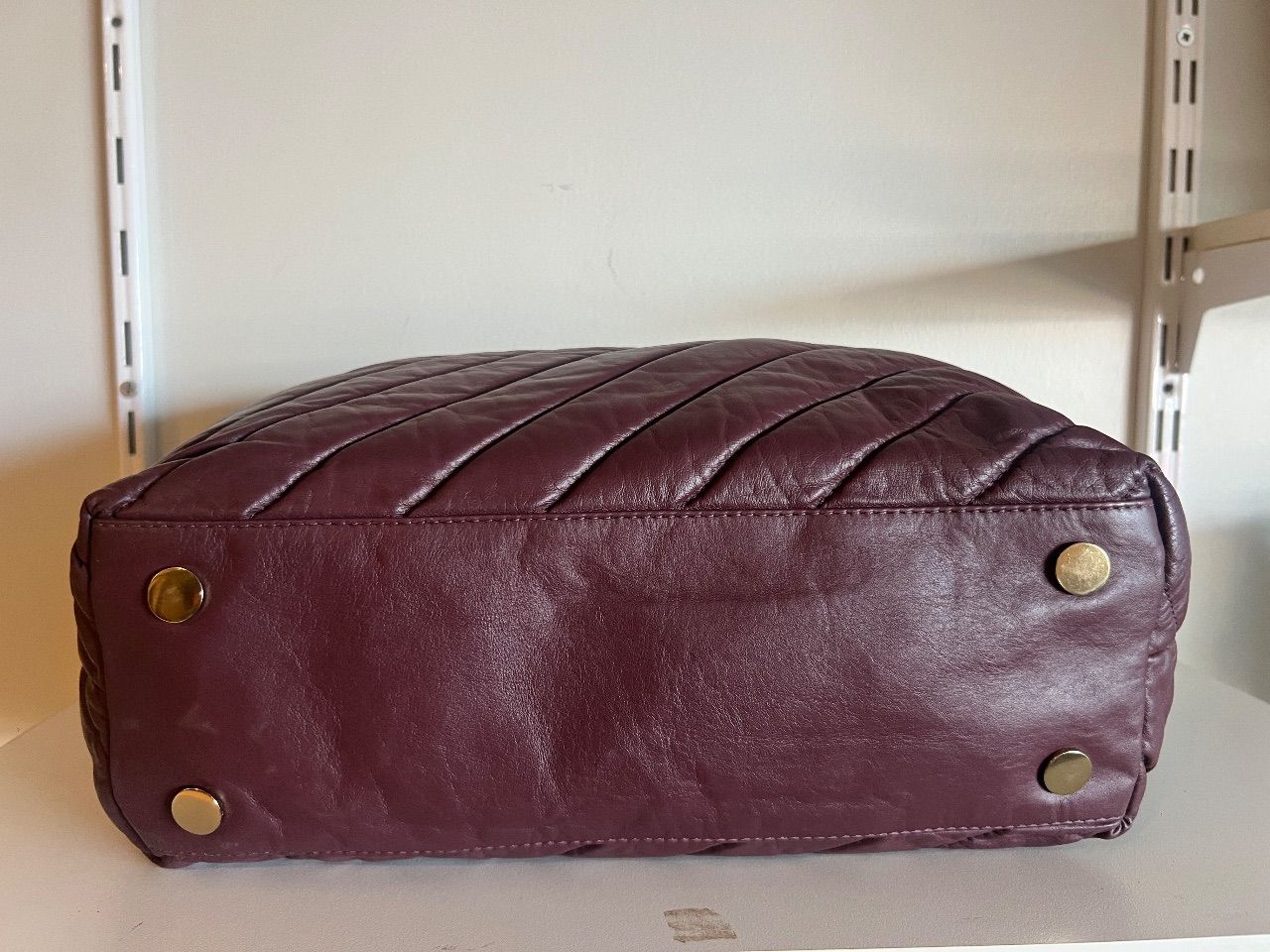 Bolsa grande de couro vinho matelassê — foto 3