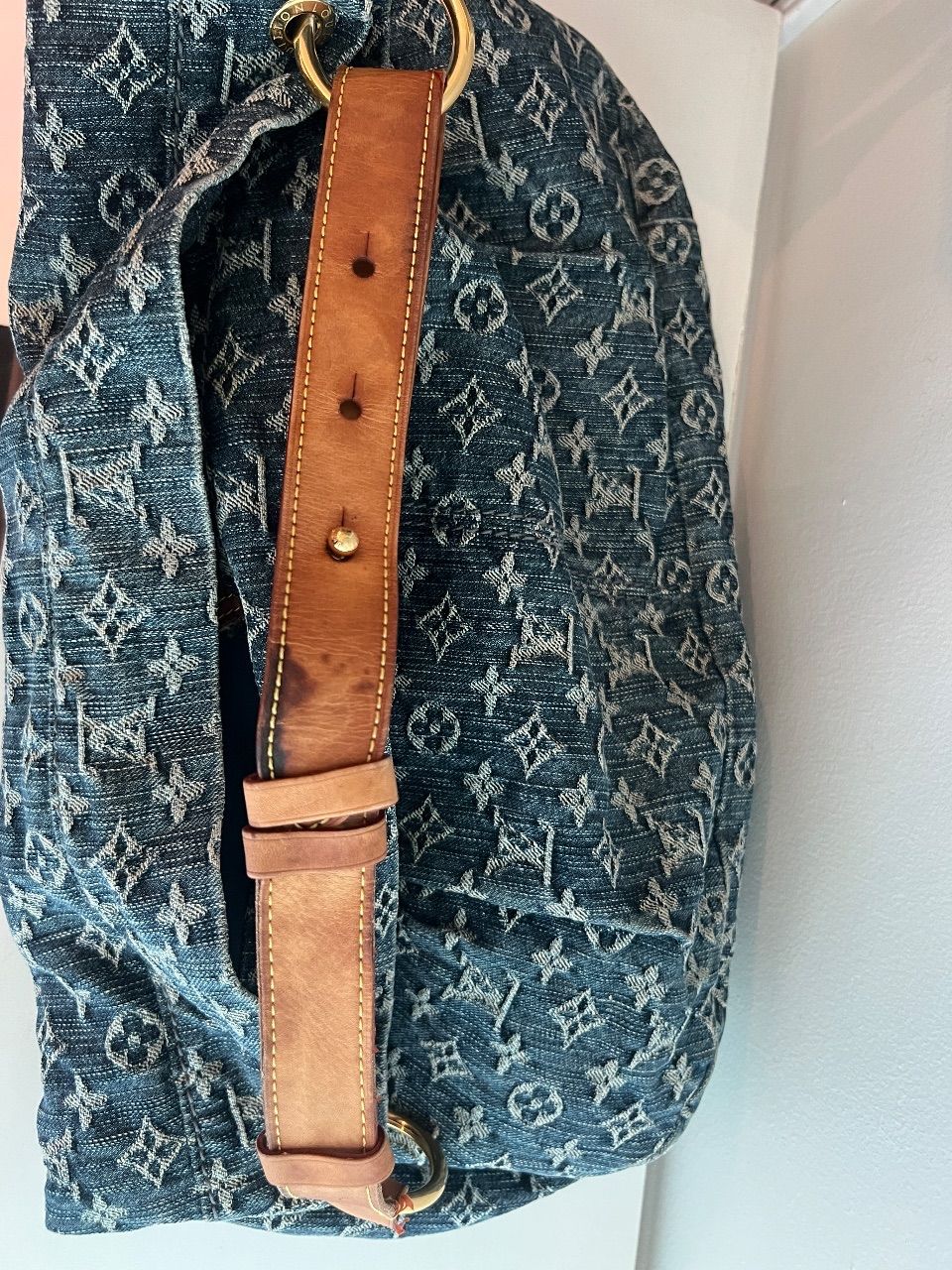 Bolsa Daily monograma denim azul jeans — foto 10