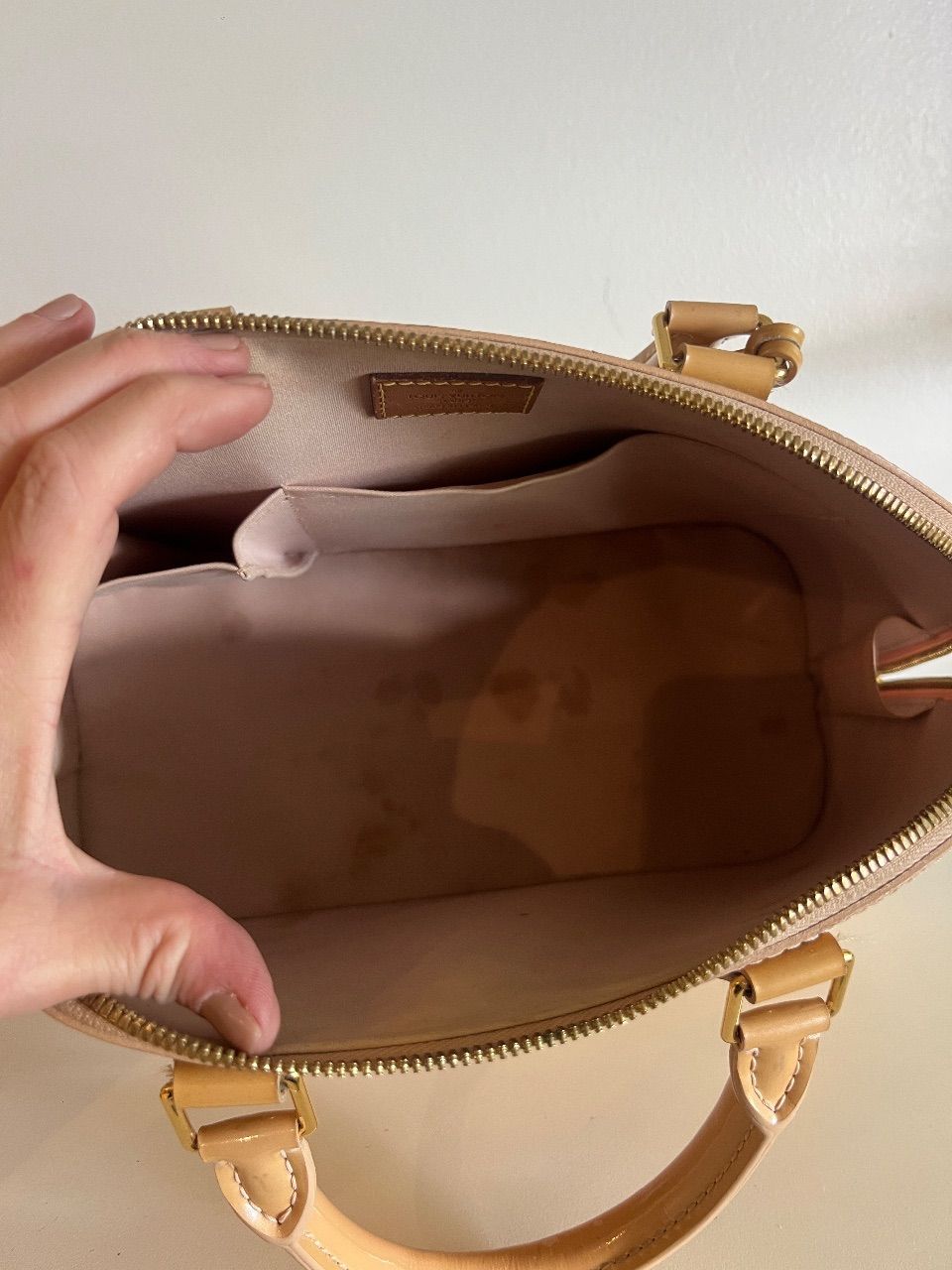 Bolsa Alma PM verniz bege — foto 10