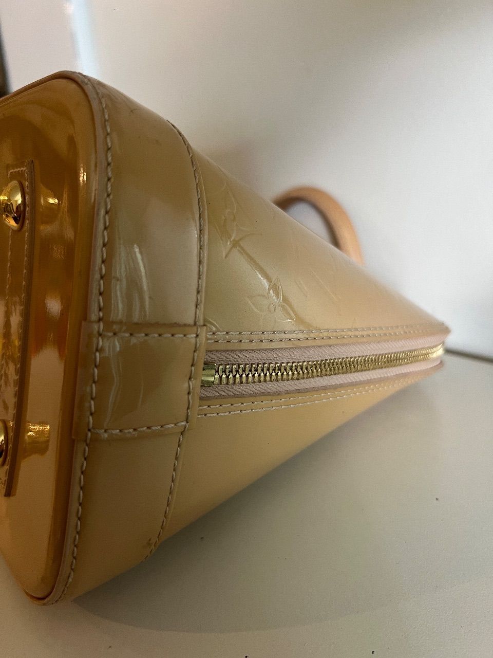 Bolsa Alma PM verniz bege — foto 4