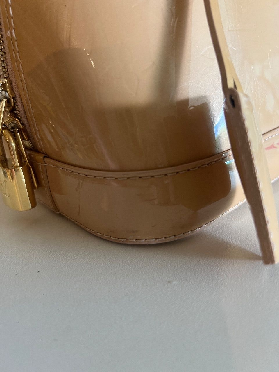 Bolsa Alma PM verniz bege — foto 6