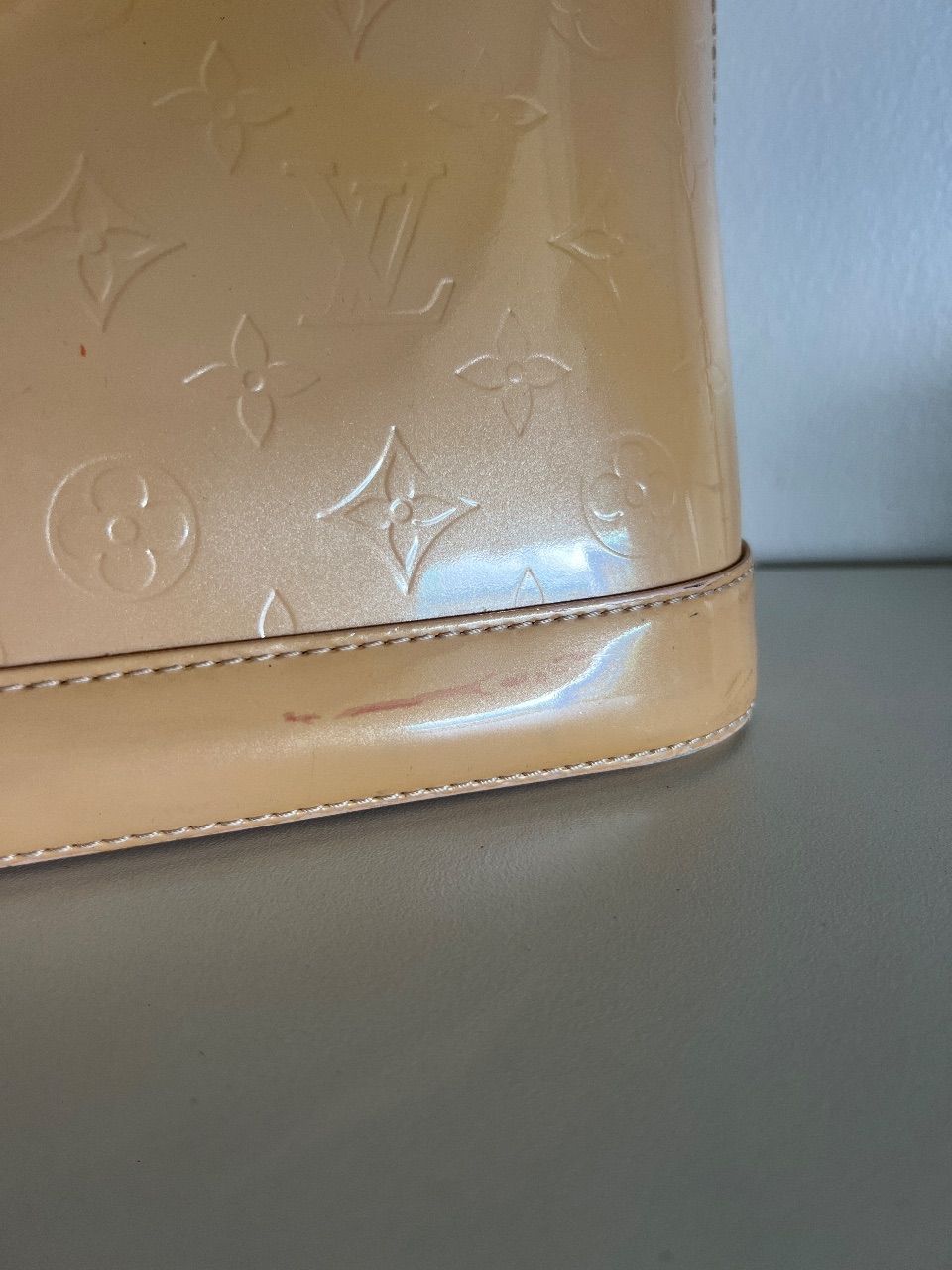 Bolsa Alma PM verniz bege — foto 7