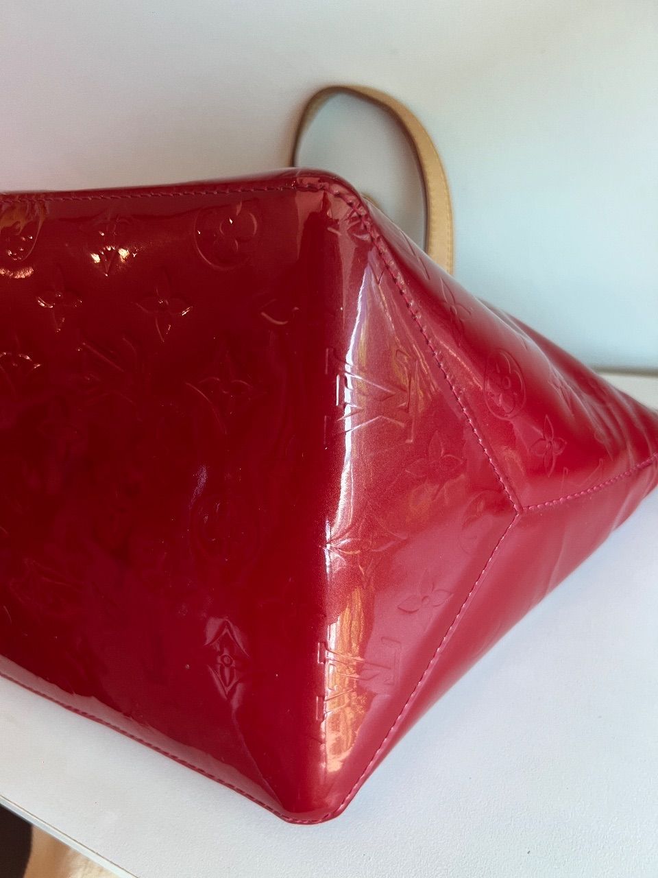 Bolsa Bellevue verniz vermelho — foto 5