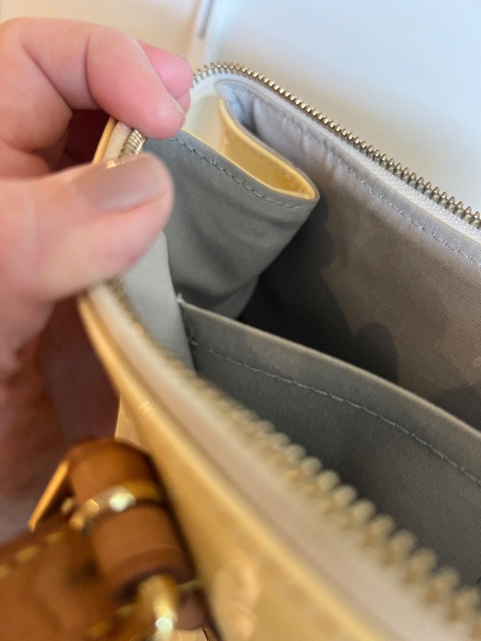 Bolsa Rosewood Avenue verniz amarelo — foto 10