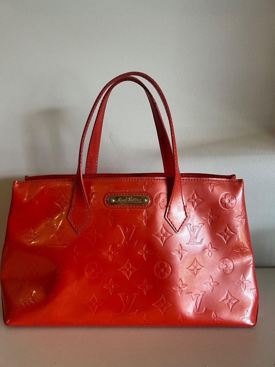 Bolsa Wilshire PM verniz coral — foto 2