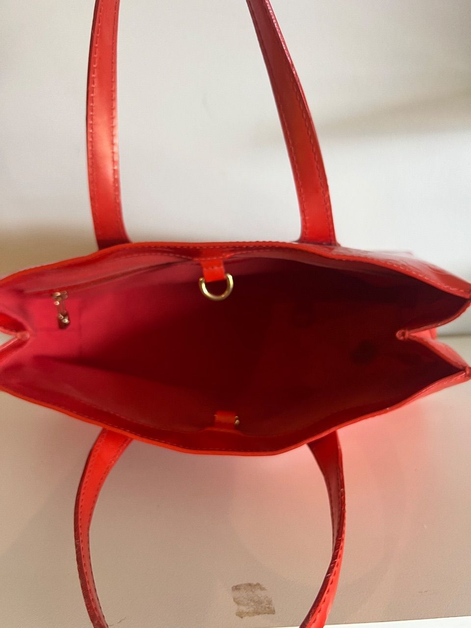 Bolsa Wilshire PM verniz coral — foto 7