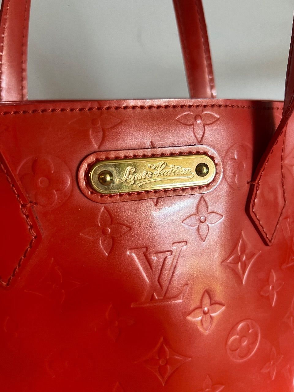 Bolsa Wilshire PM verniz coral — foto 8