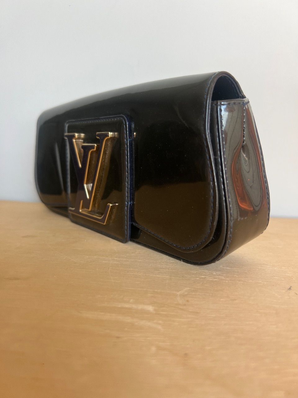Bolsa clutch Sobe verniz preta — foto 4