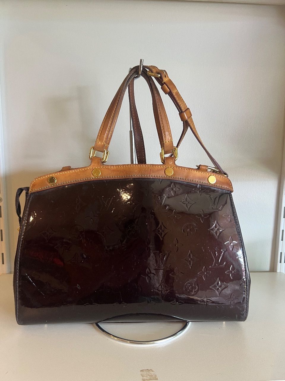 Bolsa Brea verniz amarante café — foto 2