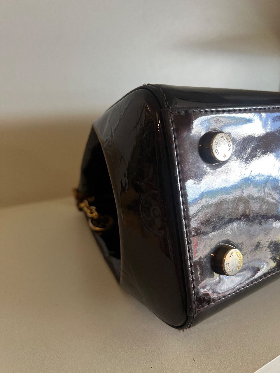 Bolsa Brea verniz amarante café — foto 5