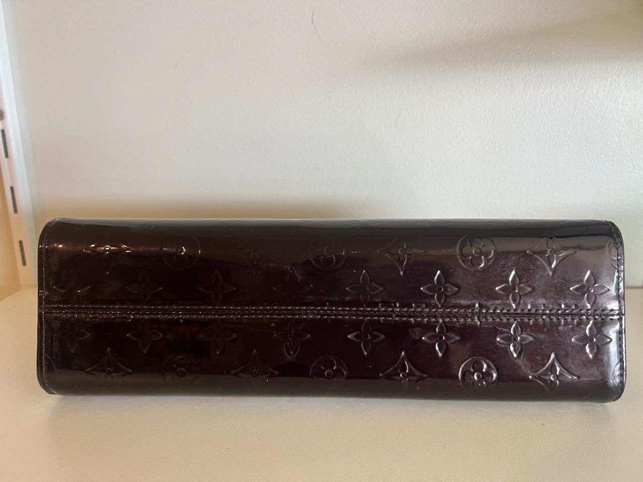 Bolsa clutch Roxbury verniz amarante café — foto 4