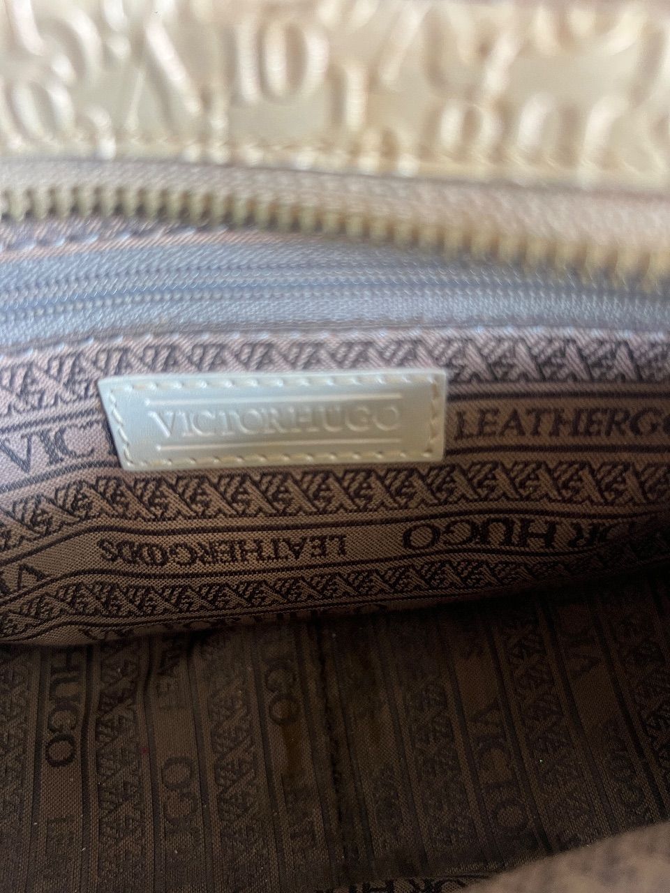 Bolsa bowling monograma off-white com alças de corrente — foto 8