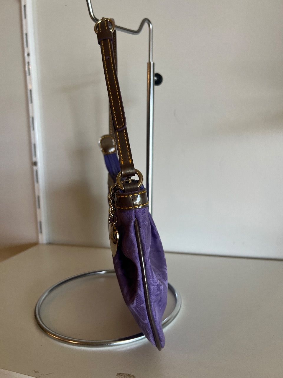 Bolsa baguete tecido monograma roxo — foto 2