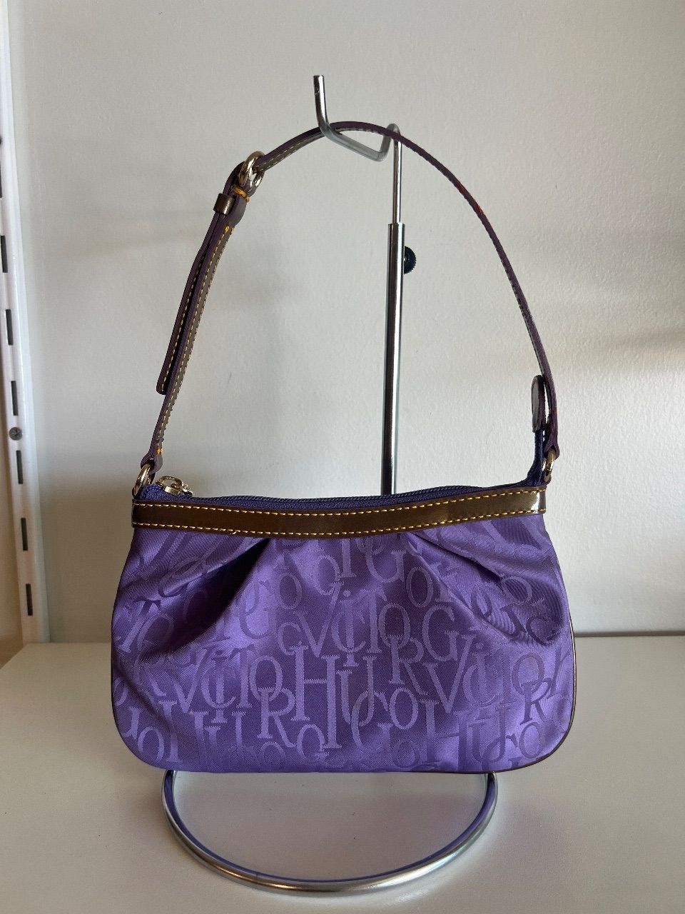Bolsa baguete tecido monograma roxo — foto 3