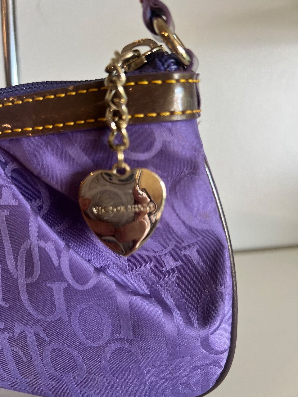 Bolsa baguete tecido monograma roxo — foto 4