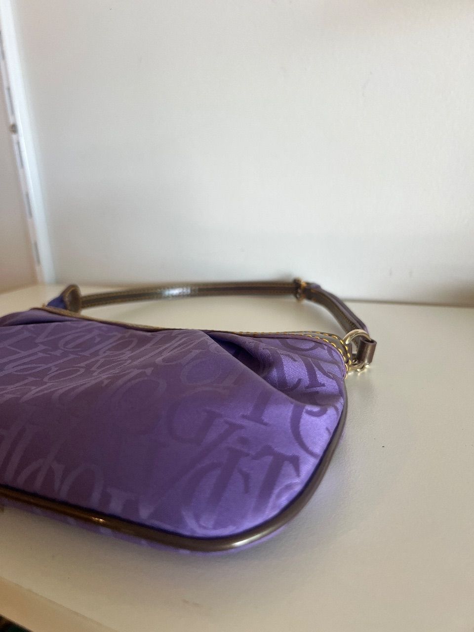 Bolsa baguete tecido monograma roxo — foto 6