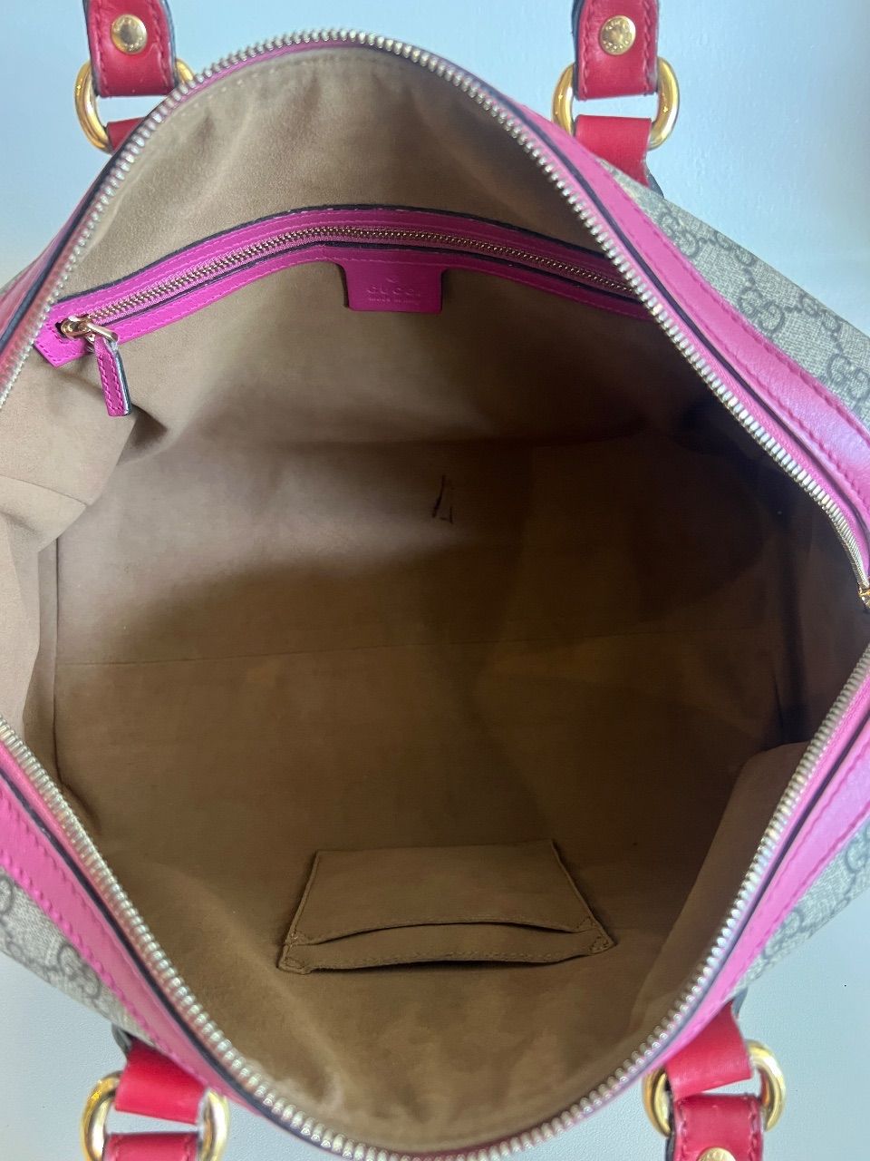 Bolsa boston GG Supreme pink e vermelha com alça longa — foto 5