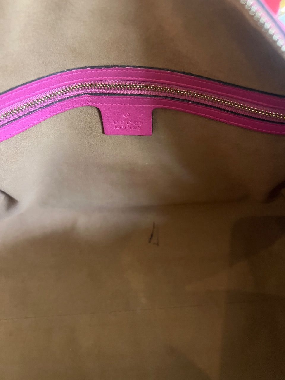 Bolsa boston GG Supreme pink e vermelha com alça longa — foto 6