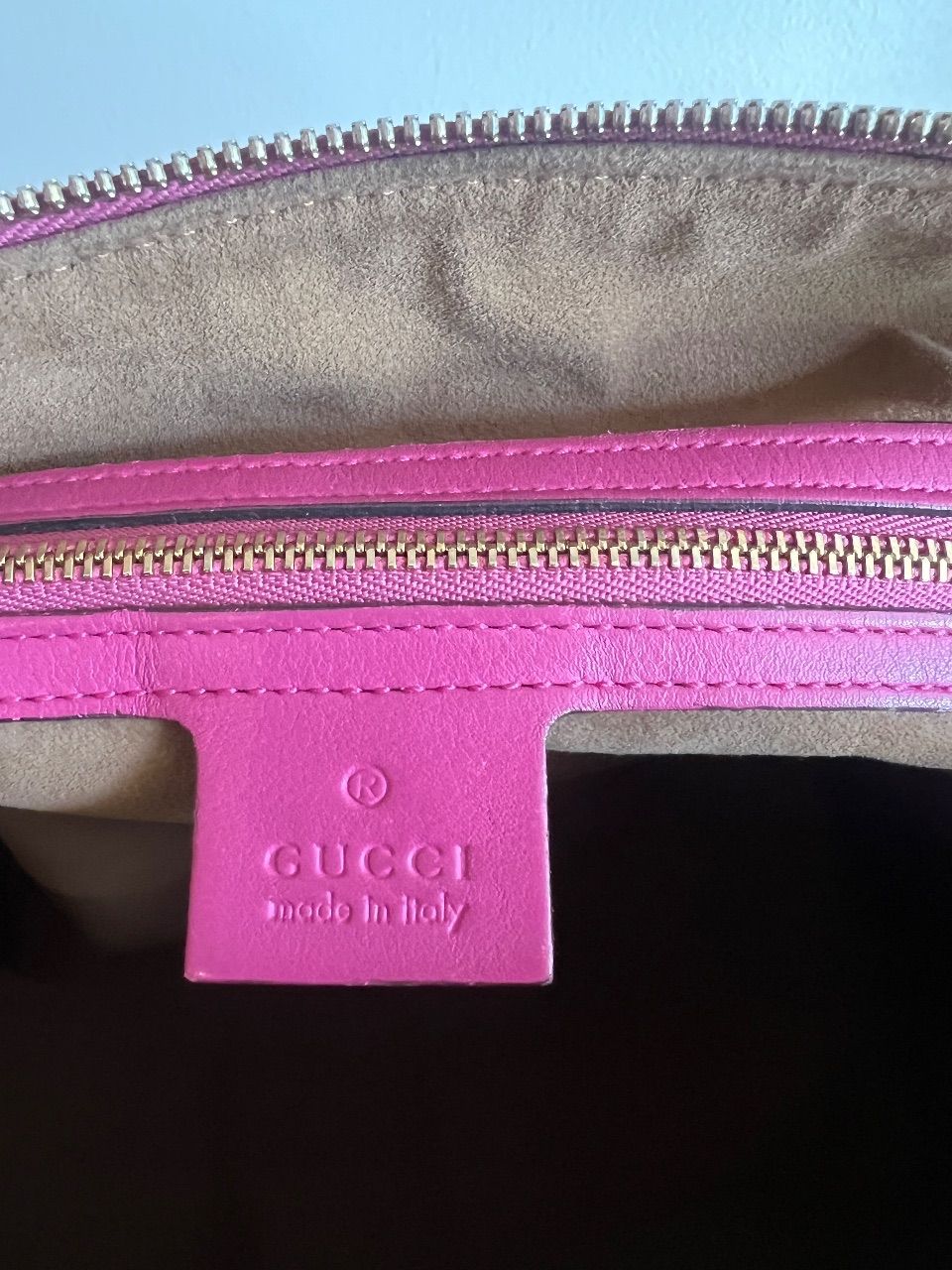 Bolsa boston GG Supreme pink e vermelha com alça longa — foto 7