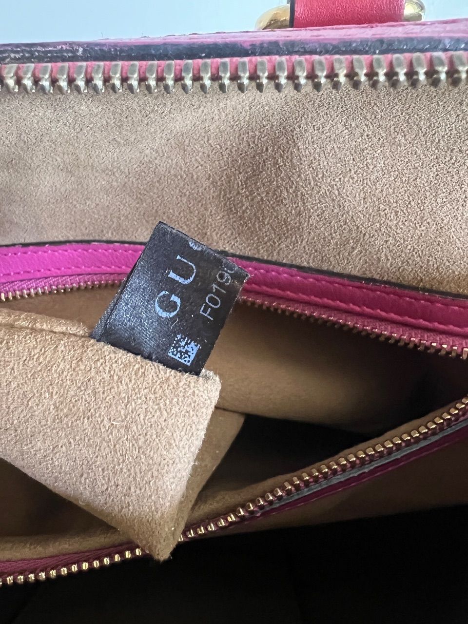Bolsa boston GG Supreme pink e vermelha com alça longa — foto 9