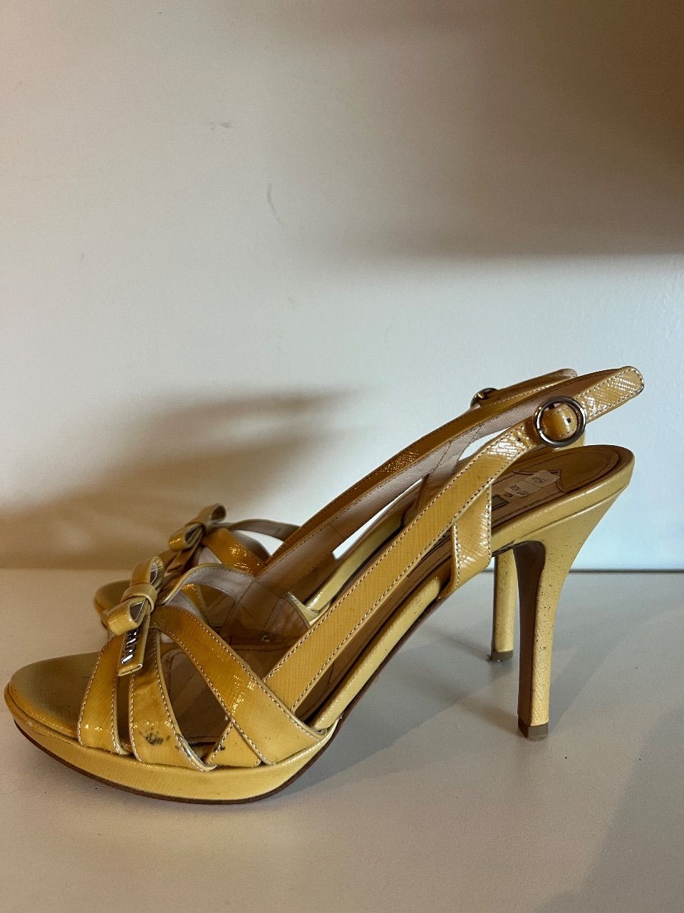 Sandália plataforma de verniz creme 37BR — foto 3