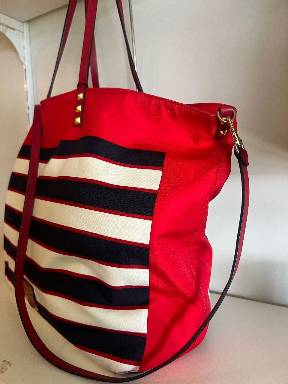 Bolsa tote Rockstud listrada vermelha — foto 2