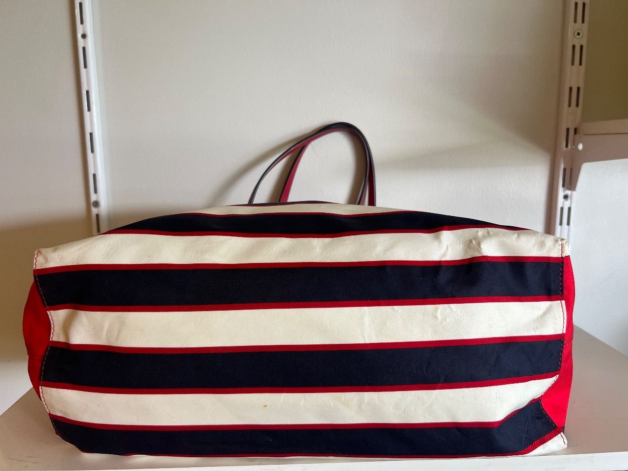 Bolsa tote Rockstud listrada vermelha — foto 3