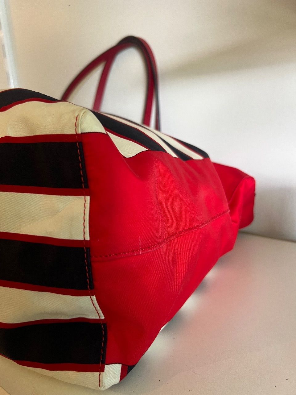 Bolsa tote Rockstud listrada vermelha — foto 5
