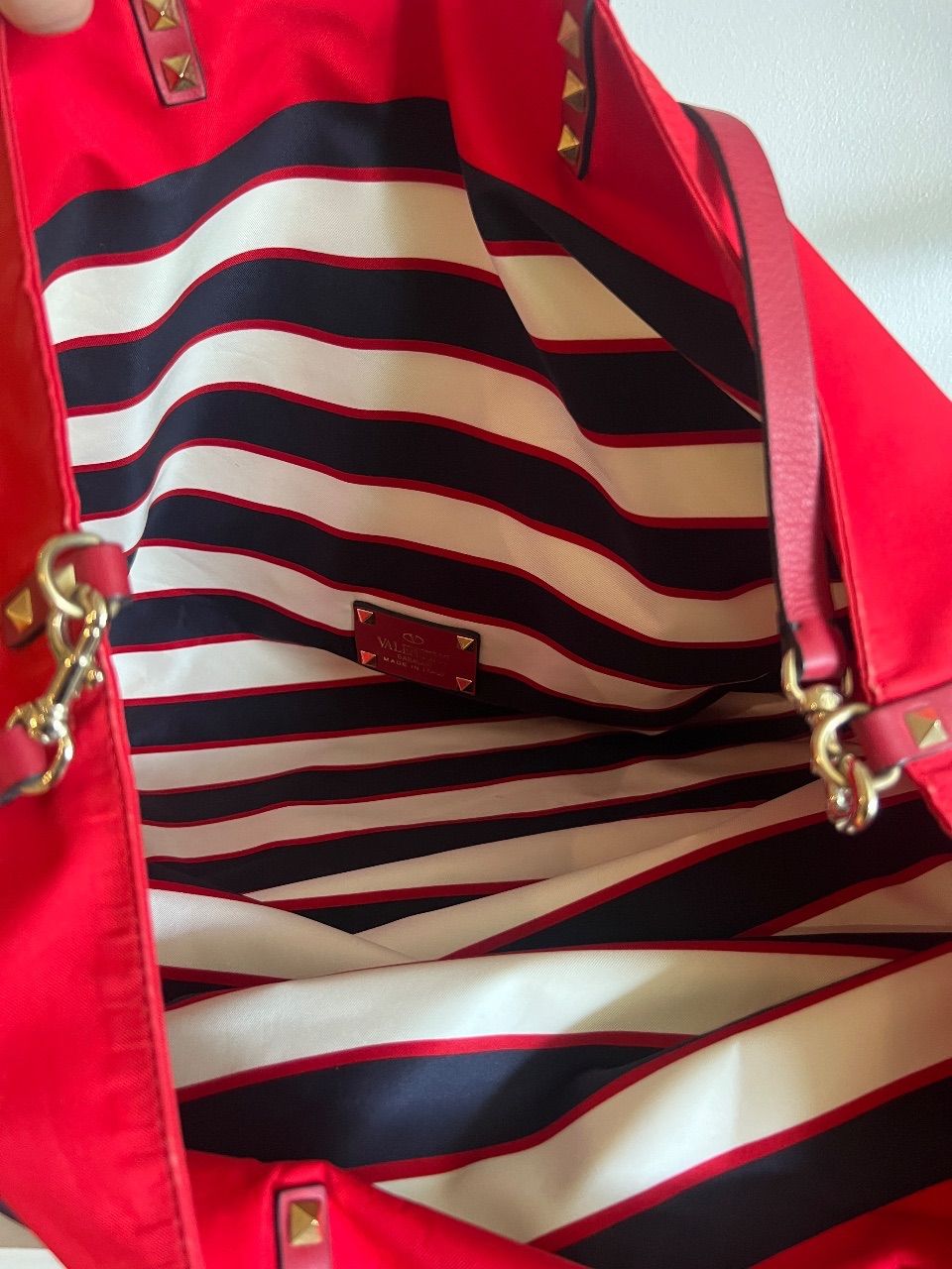 Bolsa tote Rockstud listrada vermelha — foto 7