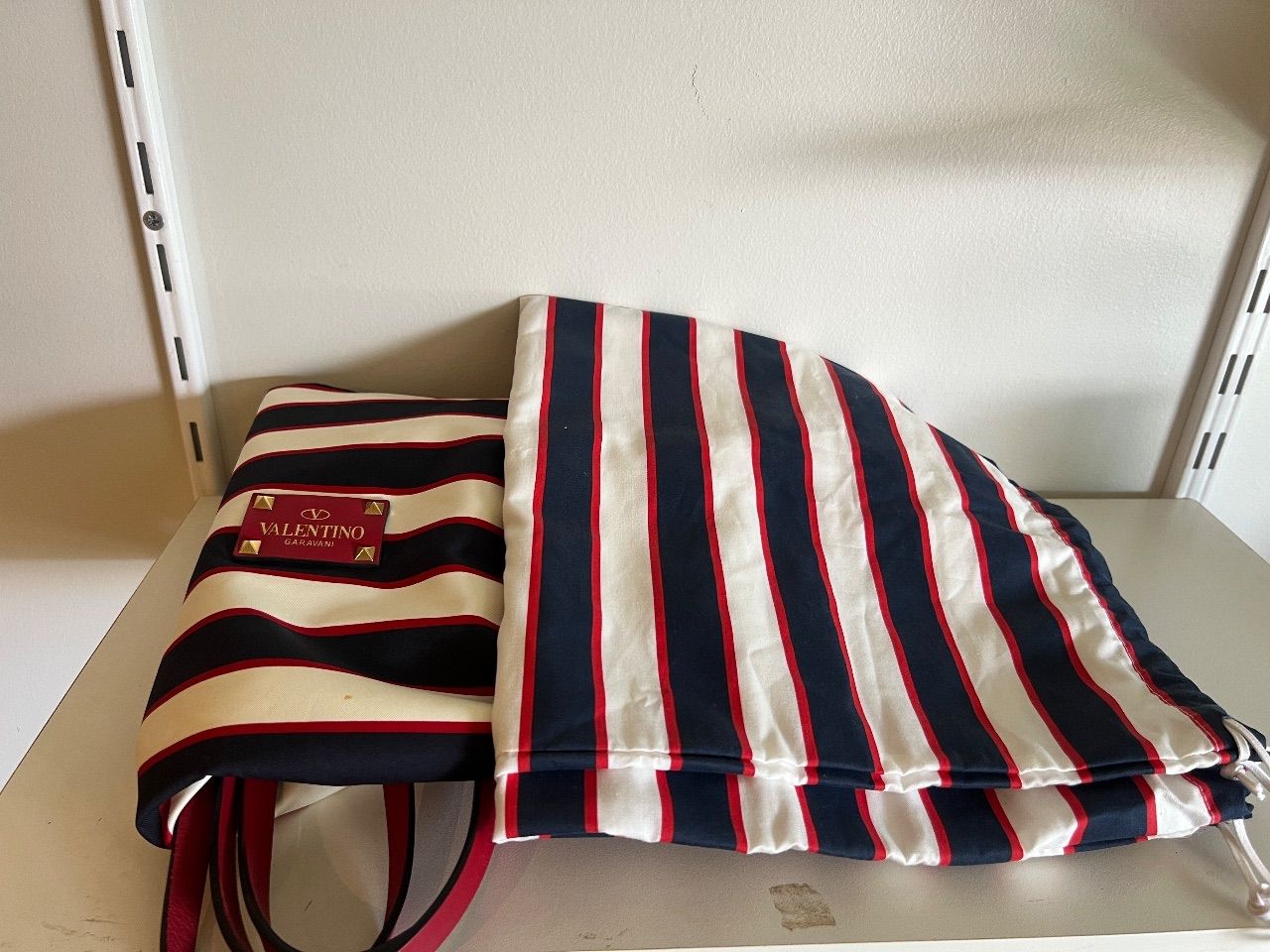 Bolsa tote Rockstud listrada vermelha — foto 8