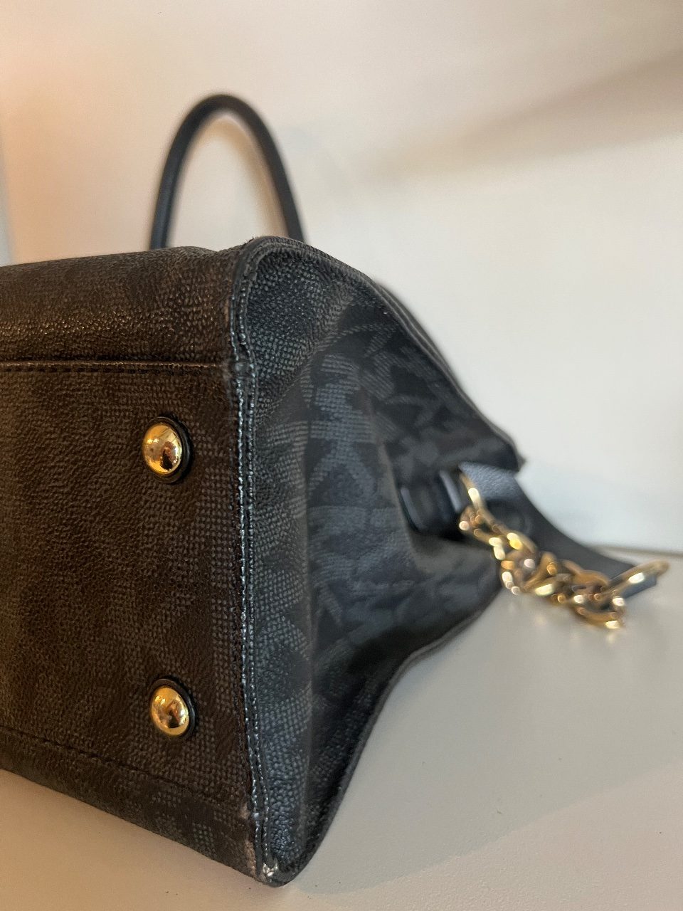 Bolsa Hamilton satchel monograma preta com corrente — foto 4