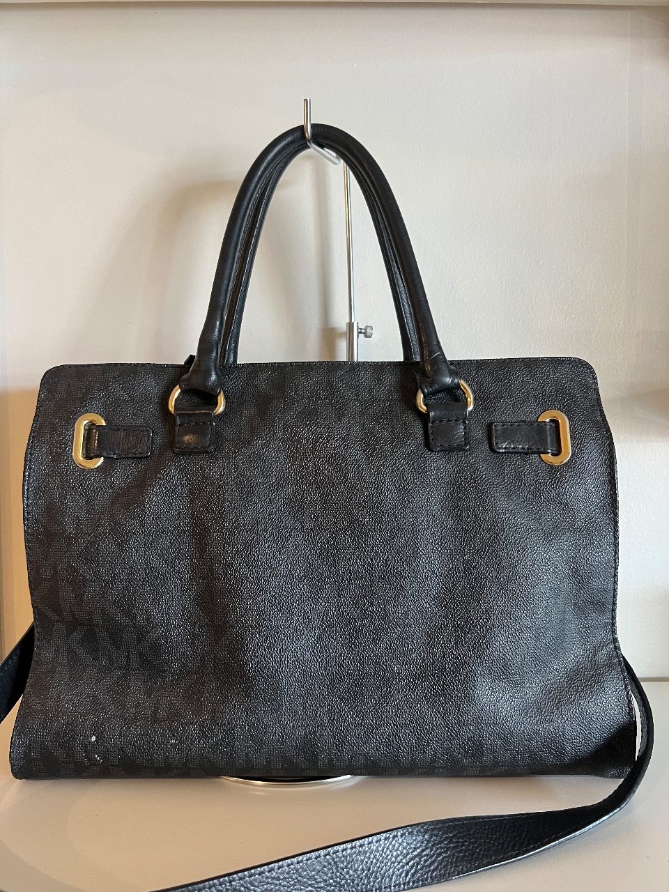 Bolsa Hamilton satchel monograma preta com corrente — foto 6