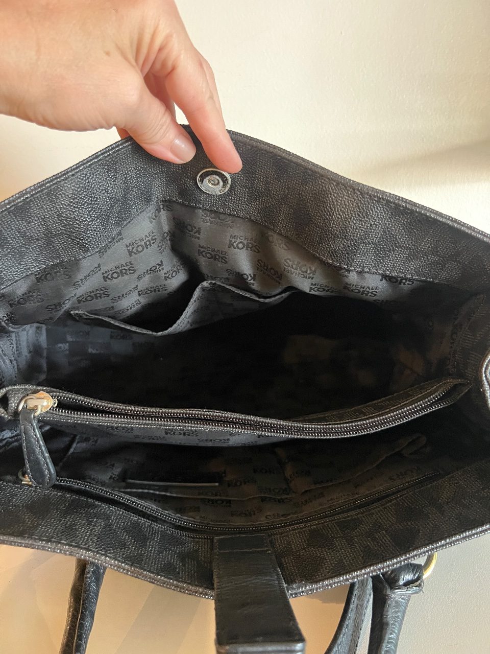 Bolsa Hamilton satchel monograma preta com corrente — foto 7