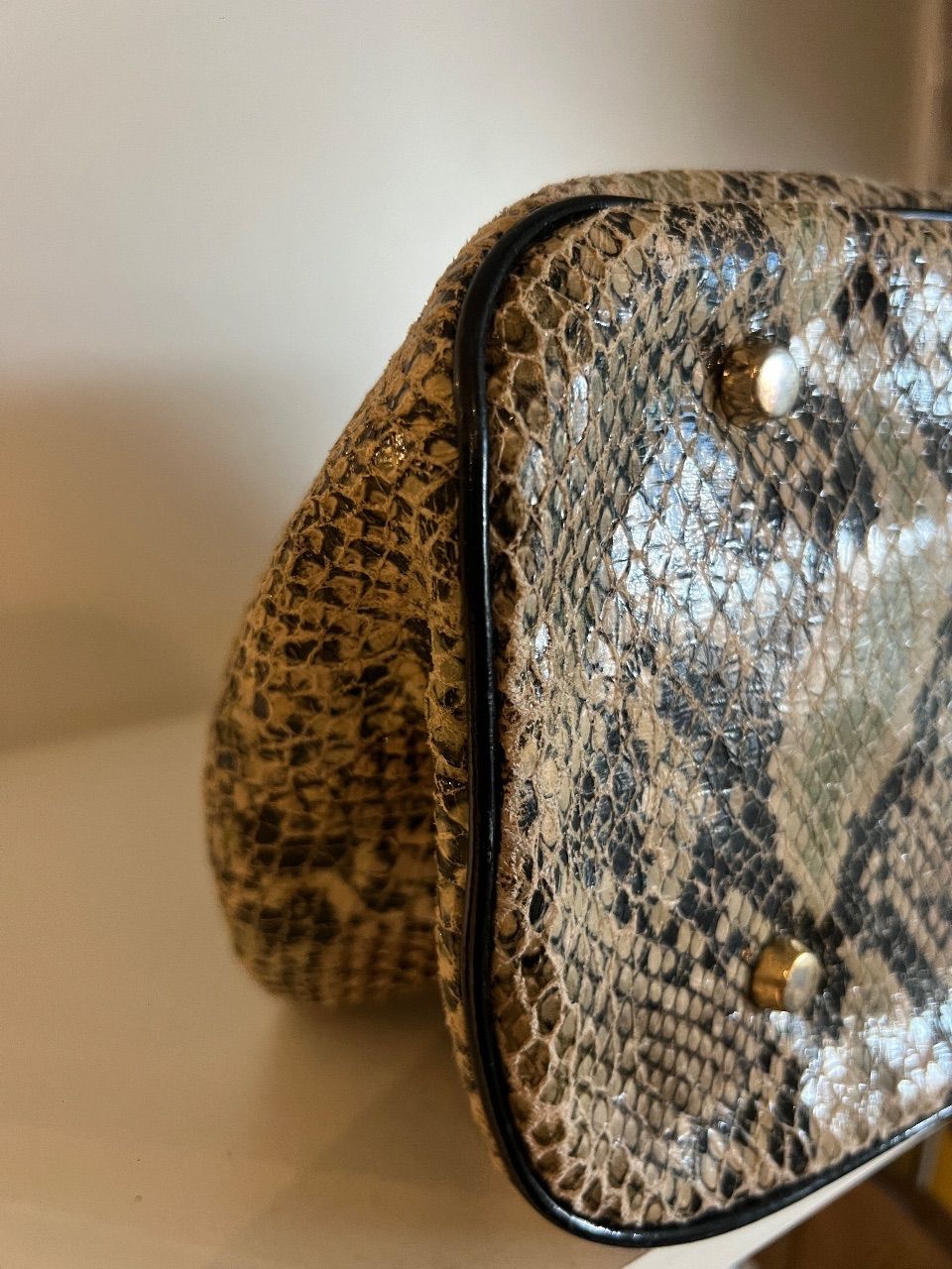 Bolsa doctor bag píton com verniz preto — foto 5