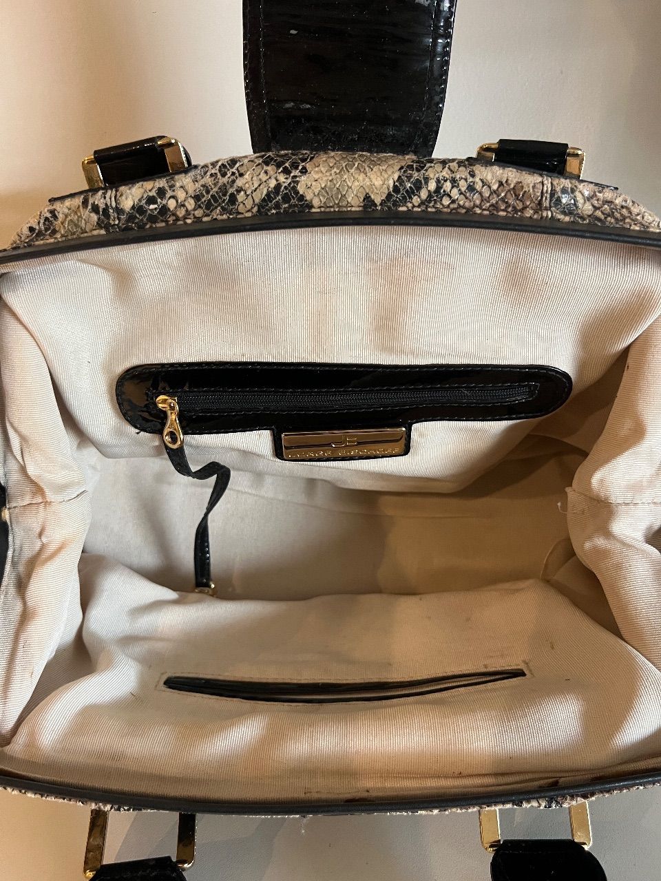 Bolsa doctor bag píton com verniz preto — foto 7