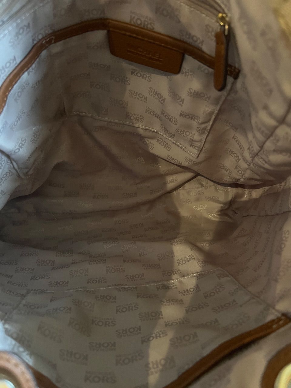 Bolsa tote tecido monograma bege com alças de couro — foto 6